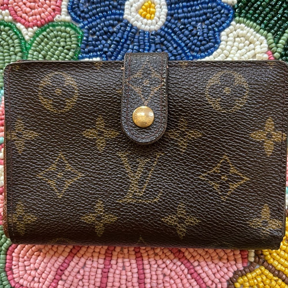 Louis Vuitton kiss lock vintage wallet.